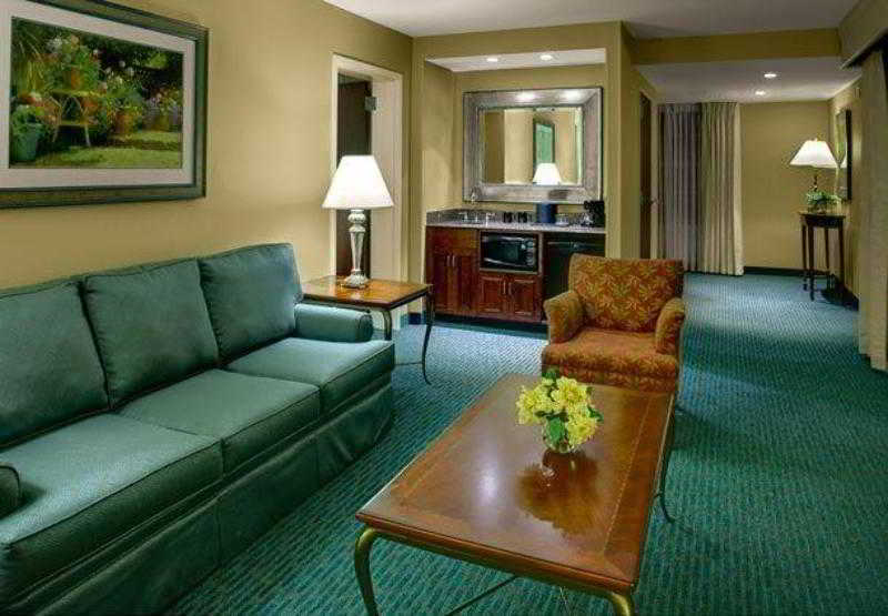 Hotel Courtyard Chapel Hill Exterior foto